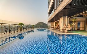 Cat Ba Paradise Hotel - Sky Bar & Massage
